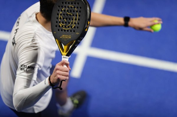 Quels sont les équipements indispensables pour jouer au padel ?