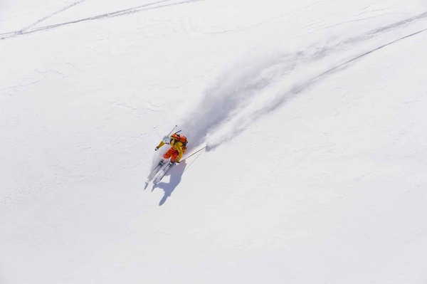 À la conquête des sommets : L'expérience du ski alpin et du ski de randonnée