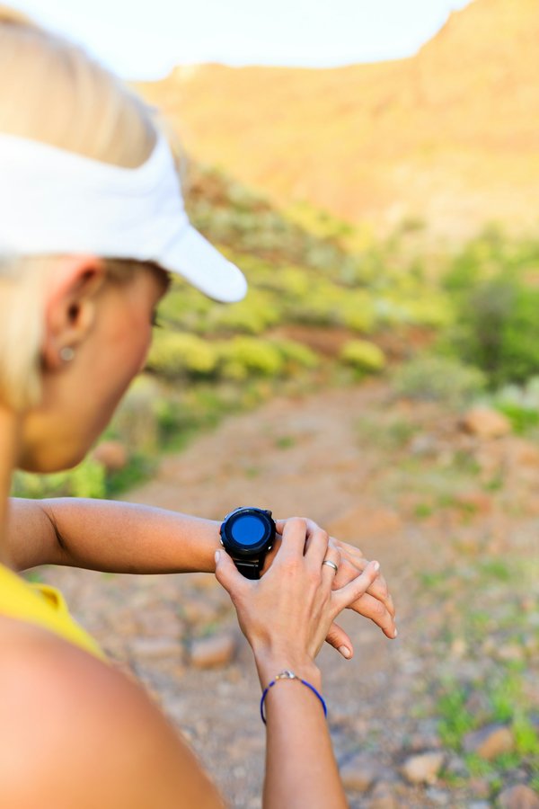 Choisir la montre de trail idéale pour vos aventures
